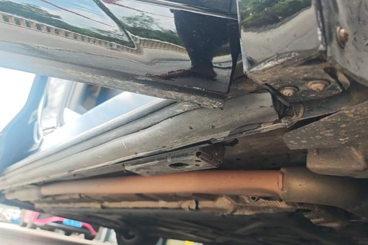 Used Denza D9 2024 DM-i 1050 Luxury Model Right Side Sill