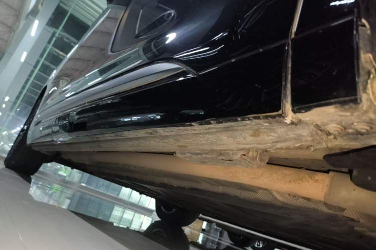 Used Denza D9 2024 DM-i 980 Four-Wheel Drive Prestige Model Right Side Sill