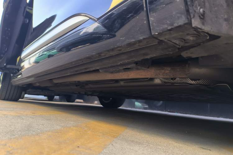 Used Denza D9 2024 DM-i 980 Four-Wheel Drive Flagship Model Right Side Sill