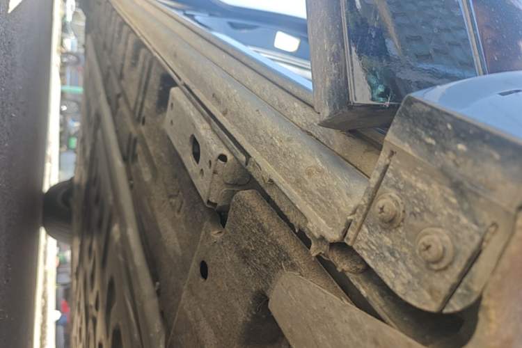 Used Denza D9 2024 EV 600 Four-Wheel-Drive Flagship Model Right Side Sill