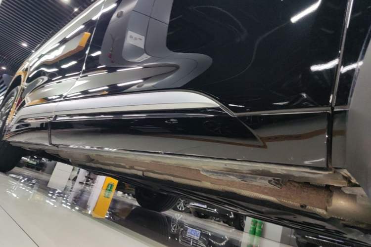 Used Denza D9 2024 DM-i 980 Four-Wheel Drive Prestige Model Right Side Sill