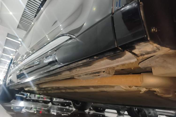 Used Denza D9 2024 DM-i 980 Four-Wheel Drive Flagship Model Right Side Sill