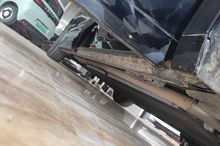 Used Denza D9 2024 DM-i 1050 Luxury Model Right Side Sill