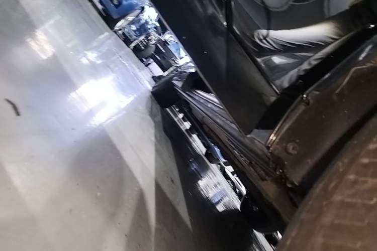 Used Denza D9 2024 DM-i 1050 Luxury Model Right Side Sill