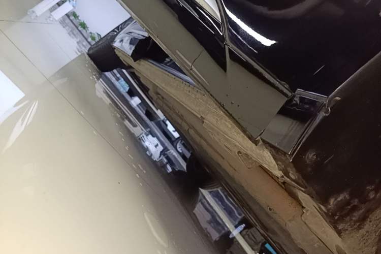 Used Denza D9 2024 DM-i 980 Four-Wheel Drive Prestige Model Right Side Sill