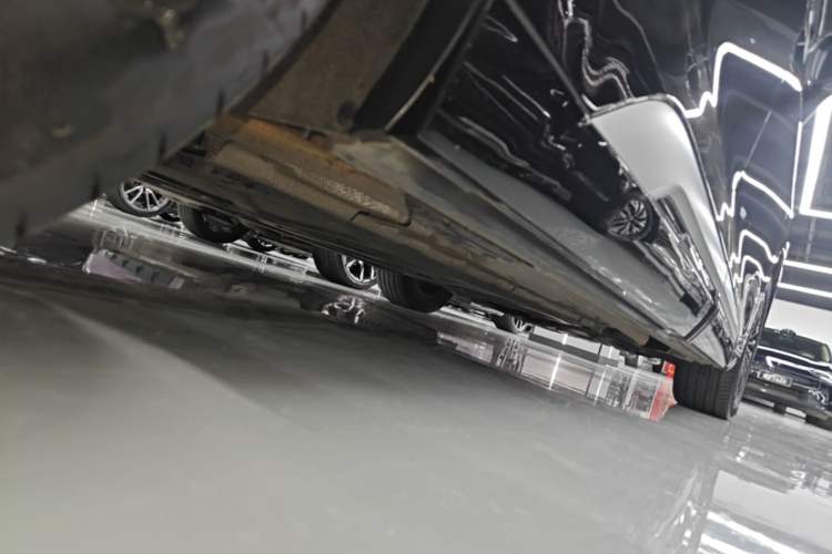 Used Denza D9 2024 DM-i 980 Four-Wheel Drive Prestige Model Right Side Sill