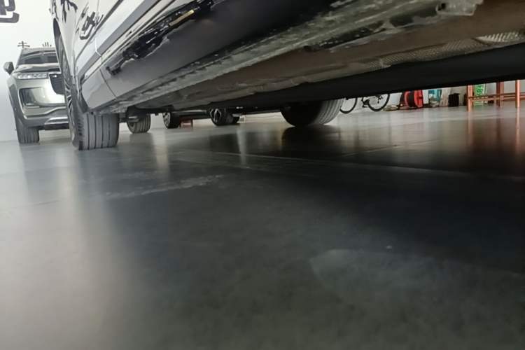 Used Denza D9 2024 DM-i 980 Four-Wheel Drive Prestige Model Right Side Sill