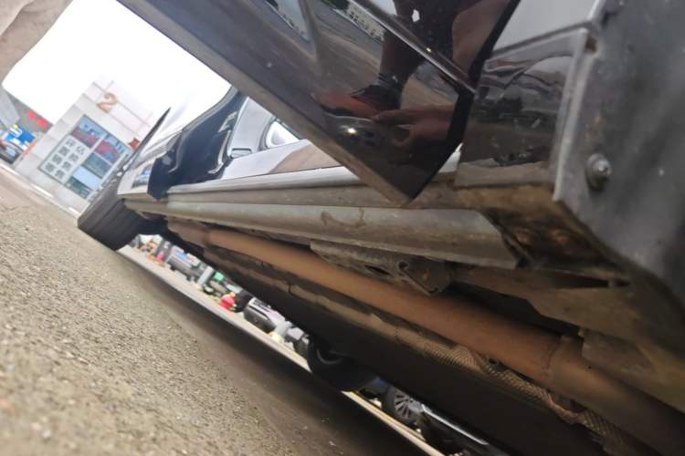 Used Denza D9 2024 DM-i 1050 Luxury Model Right Side Sill