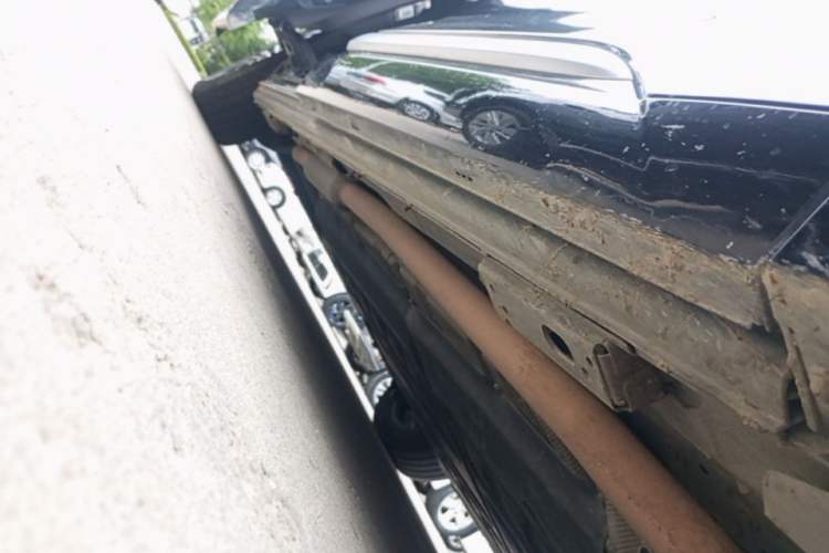 Used Denza D9 2024 DM-i 980 Four-Wheel Drive Prestige Model Right Side Sill
