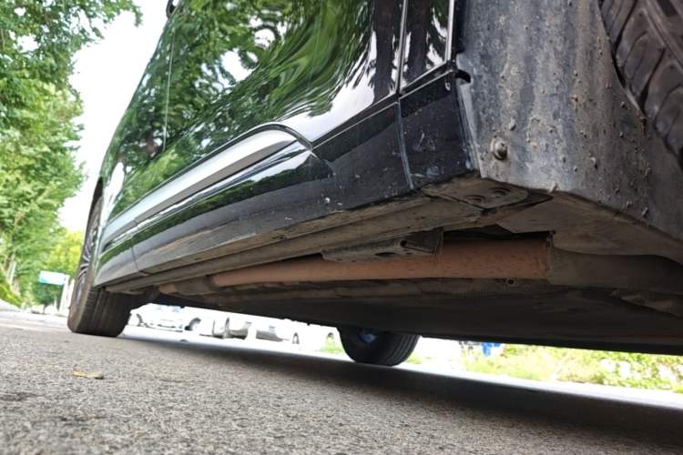 Used Denza D9 2024 DM-i 1050 Luxury Model Right Side Sill