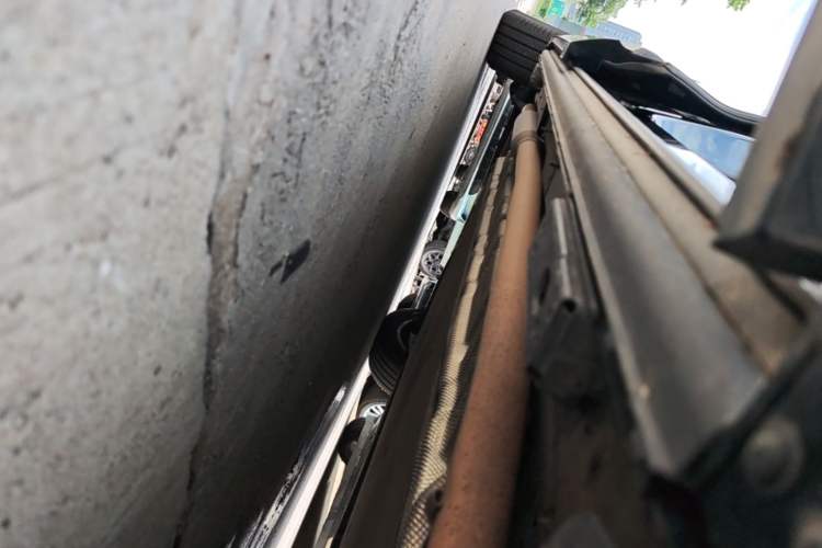 Used Denza D9 2024 DM-i 980 Four-Wheel Drive Prestige Model Right Side Sill