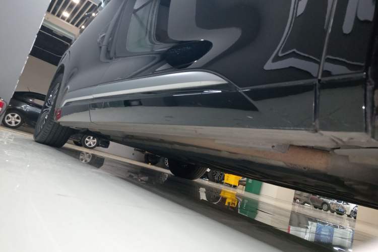 Used Denza D9 2024 DM-i 980 Four-Wheel Drive Prestige Model Right Side Sill