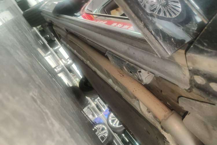 Used Denza D9 2024 DM-i 1050 Luxury Model Right Side Sill