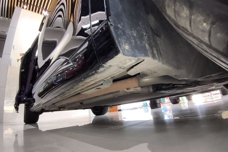 Used Denza D9 2024 DM-i 970 Luxury Model Right Side Sill