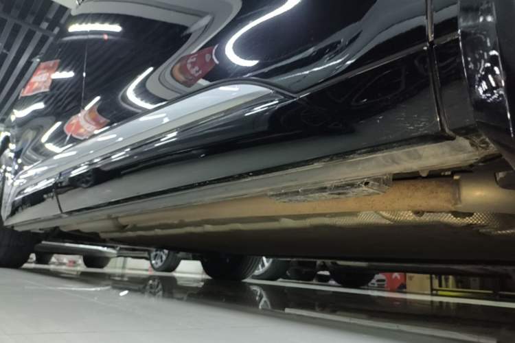 Used Denza D9 2024 DM-i 980 Four-Wheel Drive Prestige Model Right Side Sill