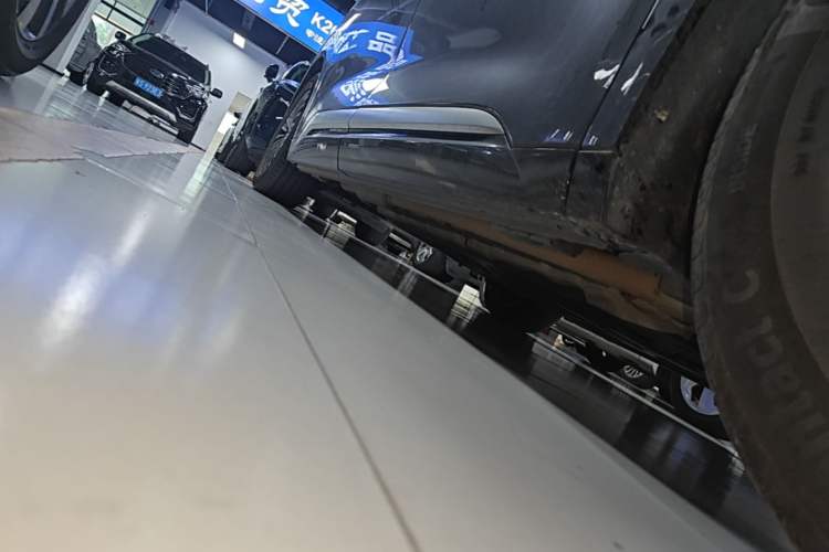 Used Denza D9 2024 DM-i 980 Four-Wheel Drive Flagship Model Right Side Sill