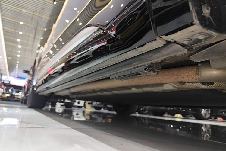 Used Denza D9 2024 DM-i 980 Four-Wheel Drive Flagship Model Right Side Sill