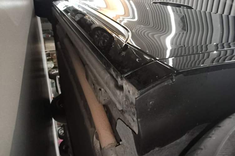 Used Denza D9 2024 DM-i 980 Four-Wheel Drive Prestige Model Right Side Sill