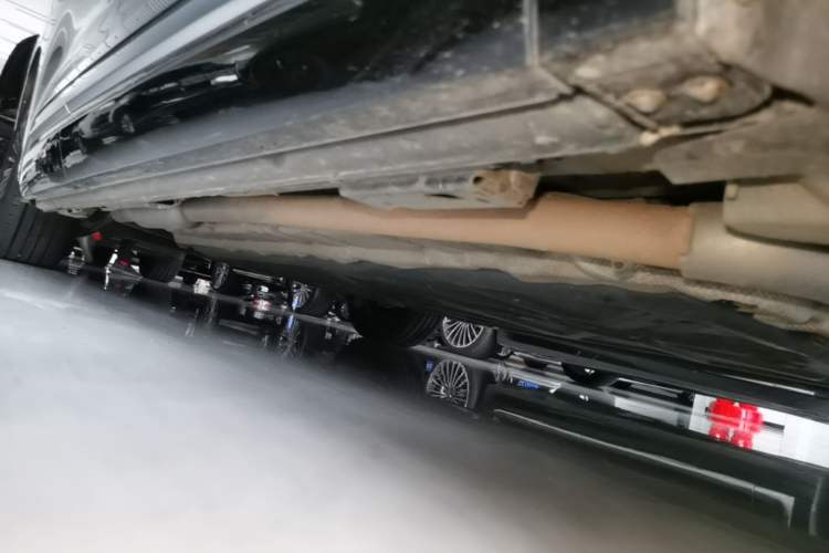 Used Denza D9 2024 DM-i 980 Four-Wheel Drive Prestige Model Right Side Sill