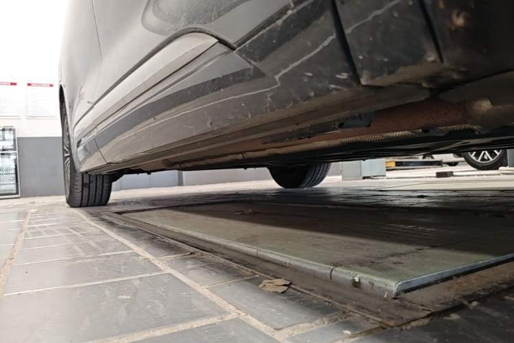 Used Denza D9 2024 DM-i 980 Four-Wheel Drive Prestige Model Right Side Sill