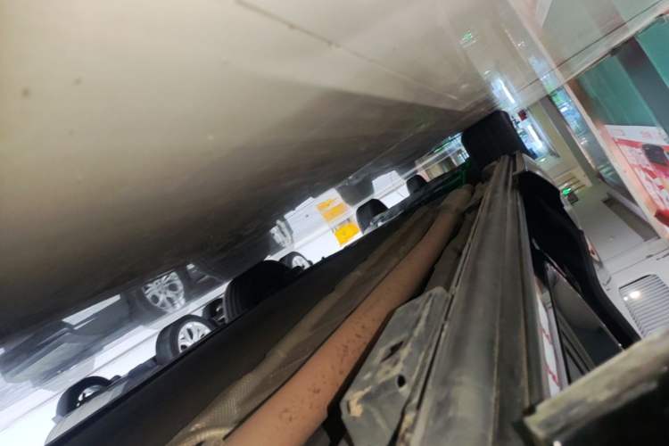 Used Denza D9 2024 DM-i 980 Four-Wheel Drive Prestige Model Right Side Sill