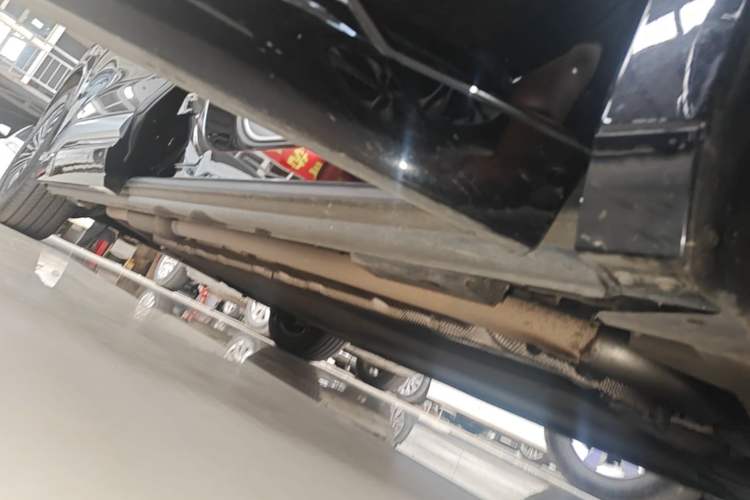 Used Denza D9 2024 DM-i 970 Luxury Model Right Side Sill