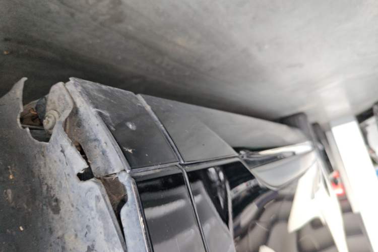 Used Denza D9 2024 DM-i 1050 Luxury Model Right Side Sill
