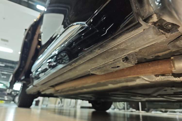 Used Denza D9 2024 DM-i 1050 Luxury Model Right Side Sill