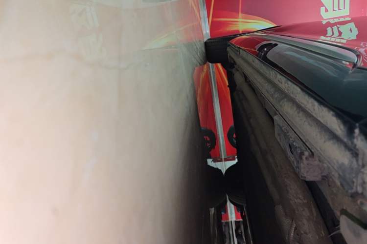 Used Denza D9 2024 DM-i 980 Four-Wheel Drive Prestige Model Right Side Sill