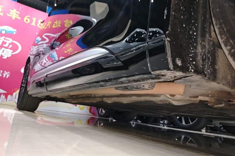 Used Denza D9 2024 DM-i 980 Four-Wheel Drive Prestige Model Right Side Sill