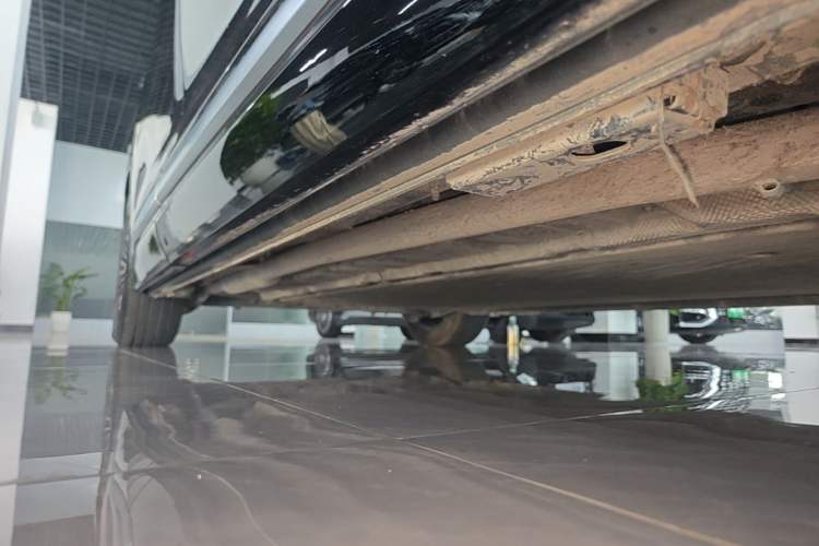 Used Denza D9 2024 DM-i 980 Four-Wheel Drive Prestige Model Right Side Sill
