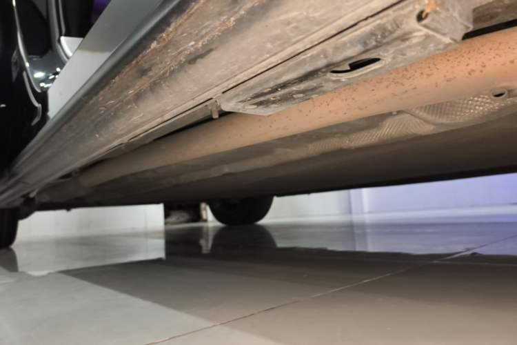Used Denza D9 2024 DM-i 980 Four-Wheel Drive Prestige Model Right Side Sill