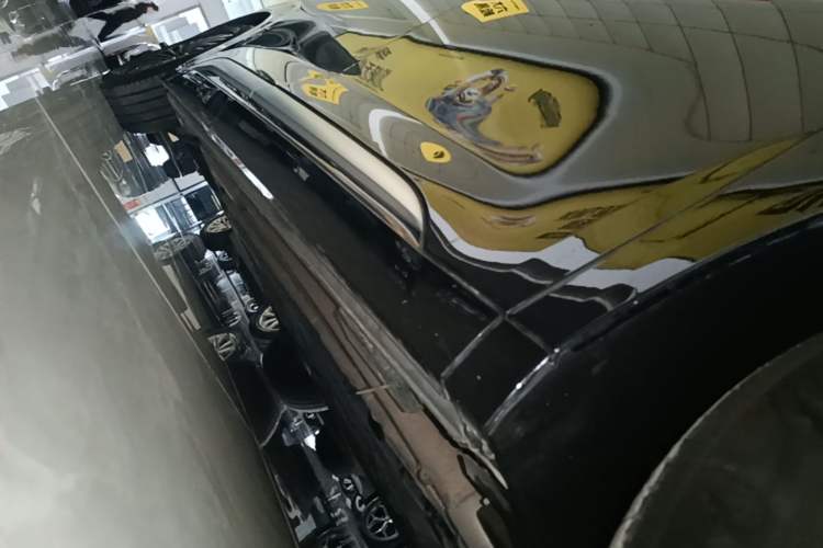 Used Denza D9 2024 DM-i 980 Four-Wheel Drive Prestige Model Right Side Sill