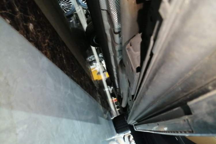 Used Denza D9 2024 DM-i 980 Four-Wheel Drive Prestige Model Right Side Sill
