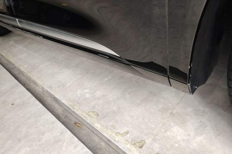 Used Denza D9 2024 DM-i 1050 Luxury Model Right Side Sill