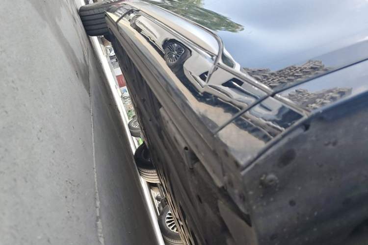 Used Denza D9 2024 EV 600 Four-Wheel-Drive Flagship Model Right Side Sill