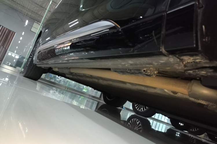 Used Denza D9 2024 DM-i 1050 Luxury Model Right Side Sill