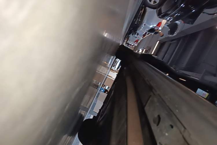 Used Denza D9 2024 DM-i 980 Four-Wheel Drive Prestige Model Right Side Sill