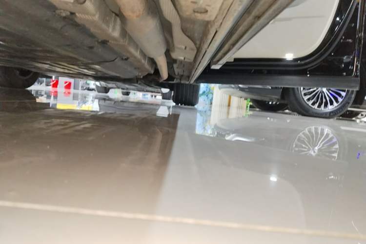 Used Denza D9 2024 DM-i 980 Four-Wheel Drive Prestige Model Right Side Sill