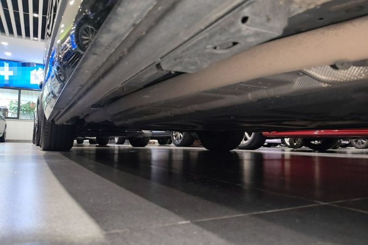 Used Denza D9 2024 DM-i 1050 Luxury Model Right Side Sill