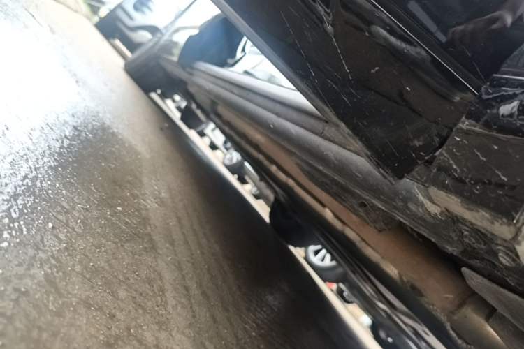 Used Denza D9 2024 DM-i 1050 Luxury Model Right Side Sill