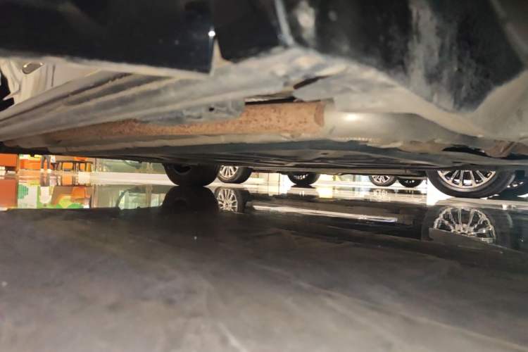 Used Denza D9 2024 DM-i 1050 Luxury Model Right Side Sill
