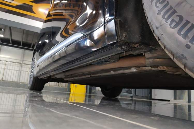 Used Denza D9 2024 DM-i 980 Four-Wheel Drive Prestige Model Right Side Sill