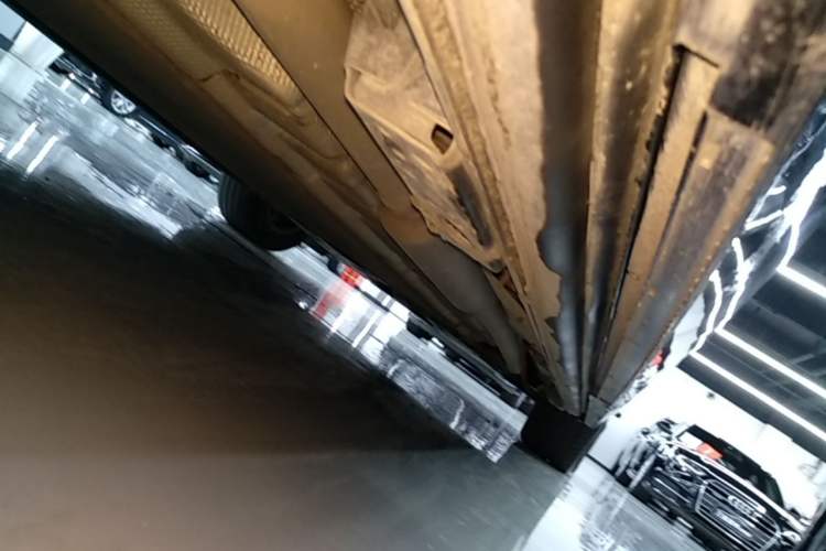 Used Denza D9 2024 DM-i 980 Four-Wheel Drive Flagship Model Right Side Sill