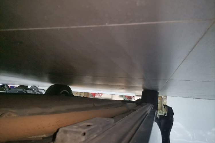 Used Denza D9 2024 DM-i 980 Four-Wheel Drive Prestige Model Right Side Sill