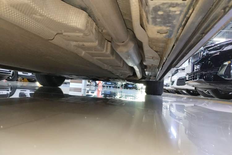 Used Denza D9 2024 DM-i 980 Four-Wheel Drive Prestige Model Right Side Sill