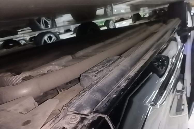 Used Denza D9 2024 DM-i 1050 Luxury Model Right Side Sill