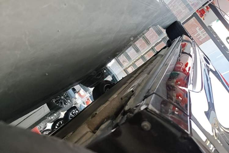 Used Denza D9 2024 DM-i 980 Four-Wheel Drive Prestige Model Right Side Sill