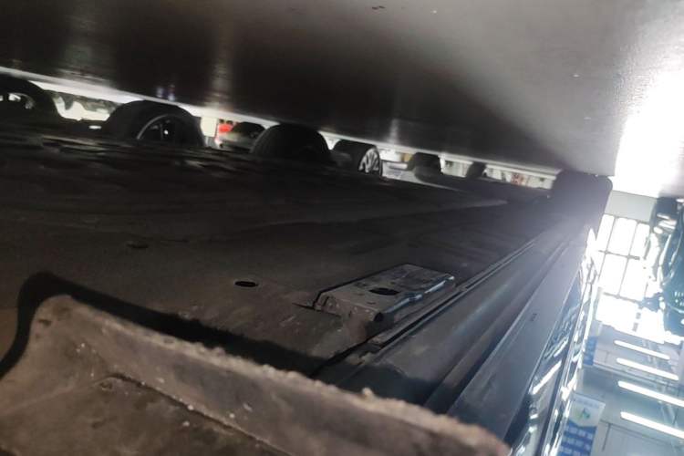 Used Denza D9 2024 EV 600 Four-Wheel Drive Prestige Model Right Side Sill