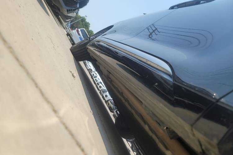 Used Denza D9 2024 DM-i 1050 Luxury Model Right Side Sill